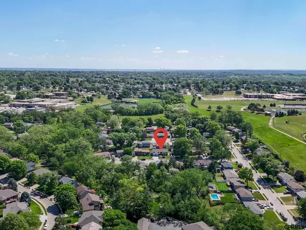 7963 S 46 Avenue, Omaha, NE 68157