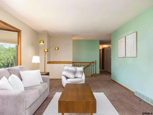 7963 S 46 Avenue, Omaha, NE 68157