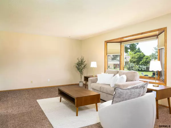 7963 S 46 Avenue, Omaha, NE 68157