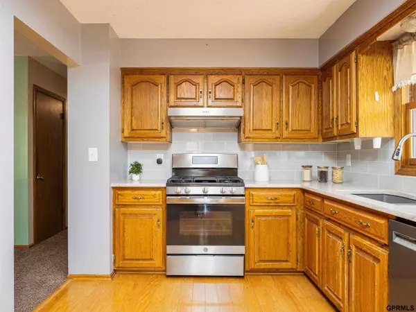 7963 S 46 Avenue, Omaha, NE 68157