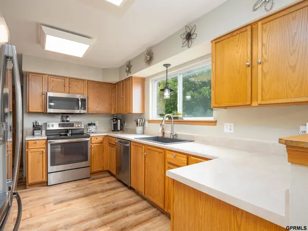 15413 Bondesson Street, Bennington, NE 68007