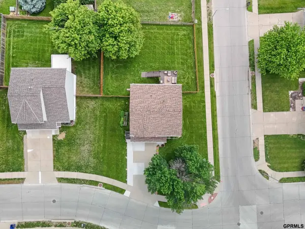 15413 Bondesson Street, Bennington, NE 68007