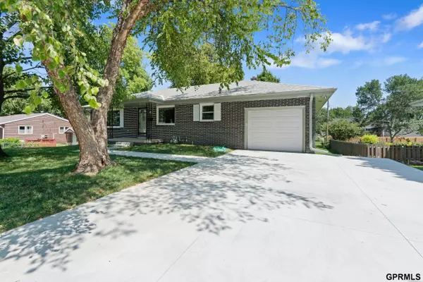 513 S Polk Street, Papillion, NE 68046