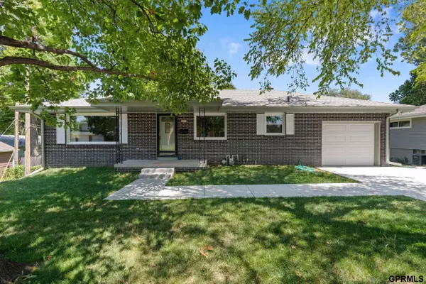 513 S Polk Street, Papillion, NE 68046