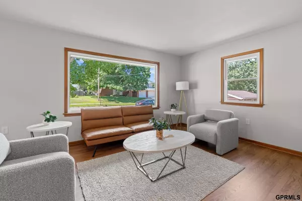 513 S Polk Street, Papillion, NE 68046