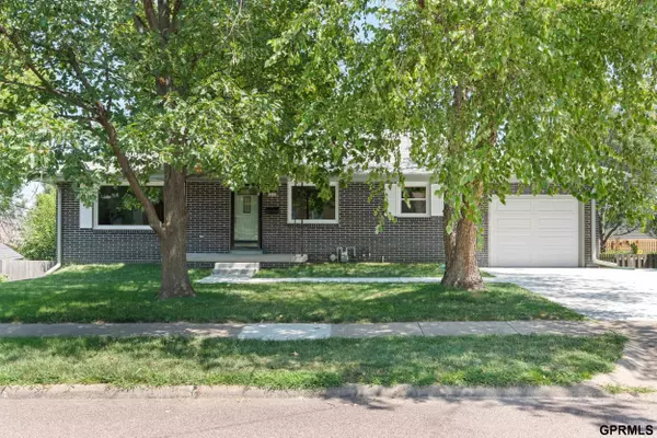 513 S Polk Street, Papillion, NE 68046
