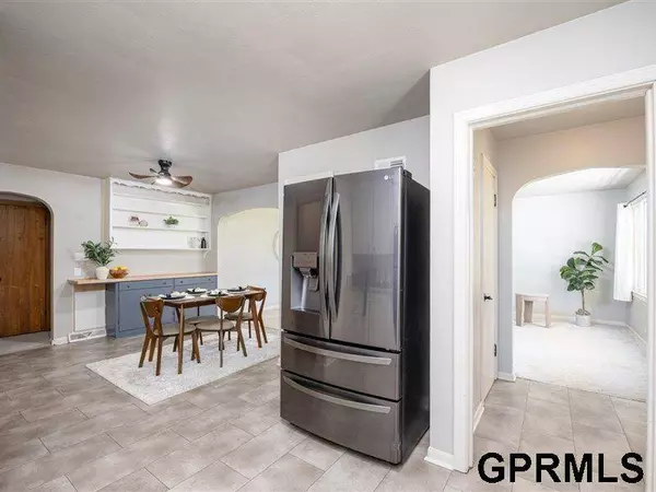 308 Crest Road, Papillion, NE 68046