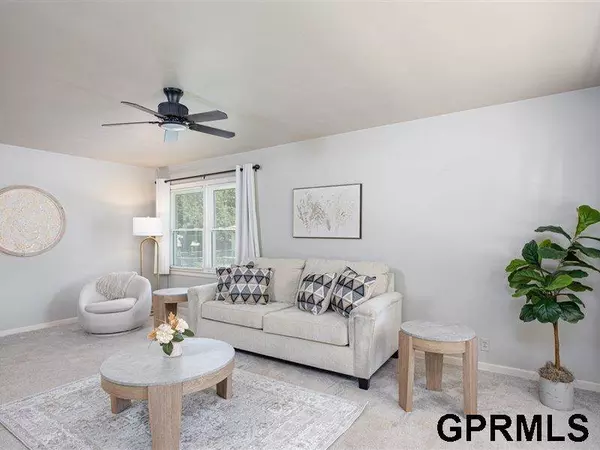 308 Crest Road, Papillion, NE 68046