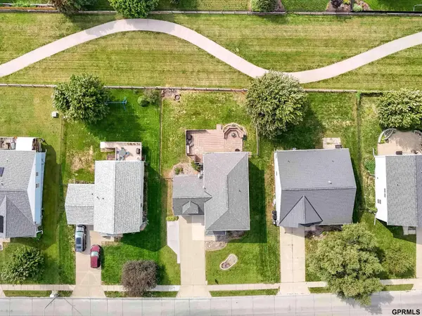2010 Ridgeview Drive, Papillion, NE 68046