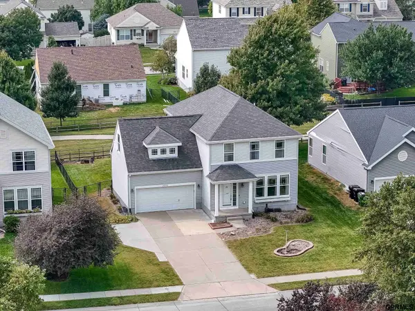 2010 Ridgeview Drive, Papillion, NE 68046