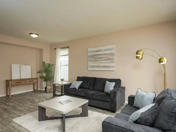 2010 Ridgeview Drive, Papillion, NE 68046