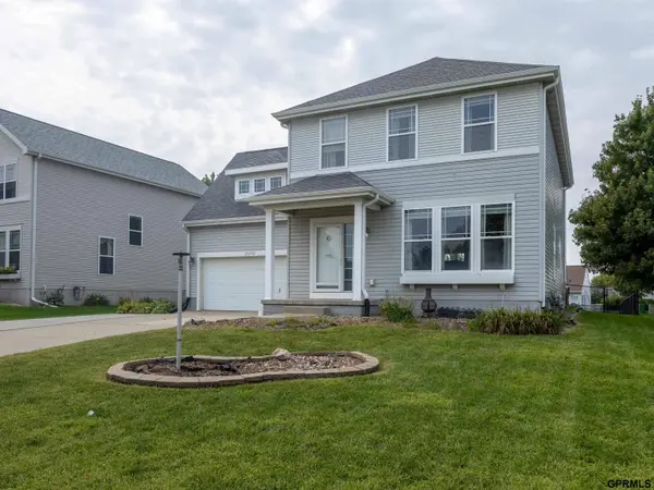 2010 Ridgeview Drive, Papillion, NE 68046