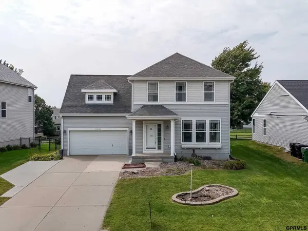 2010 Ridgeview Drive, Papillion, NE 68046