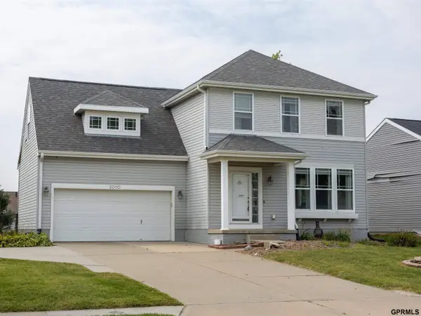 2010 Ridgeview Drive, Papillion, NE 68046