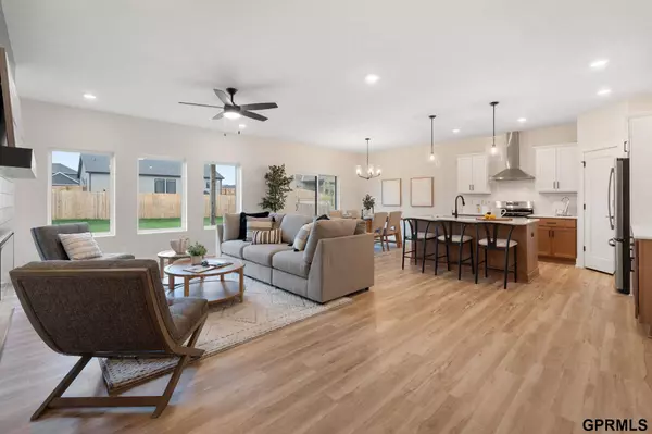 11705 Port Royal Drive, Papillion, NE 68046