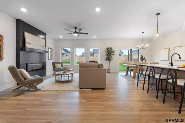 11705 Port Royal Drive, Papillion, NE 68046