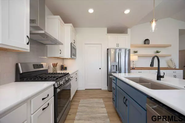 19938 Weir Street, Omaha, NE 68135