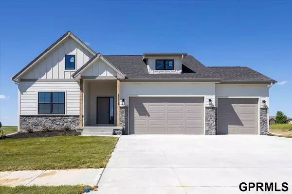 19938 Weir Street, Omaha, NE 68135