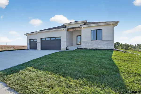 6237 N 207 Street, Elkhorn, NE 68022