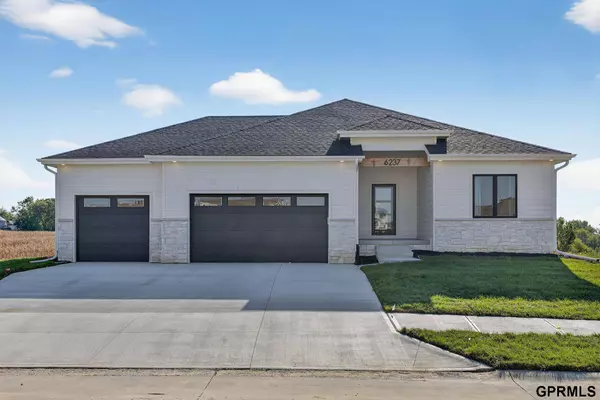 6237 N 207 Street, Elkhorn, NE 68022