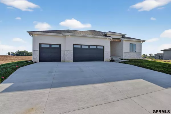 6237 N 207 Street, Elkhorn, NE 68022