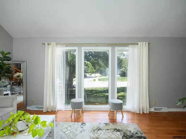 1823 S 155 Avenue, Omaha, NE 68144