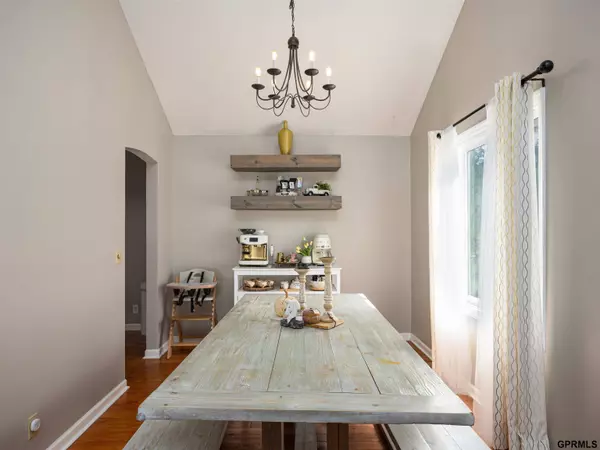 1823 S 155 Avenue, Omaha, NE 68144