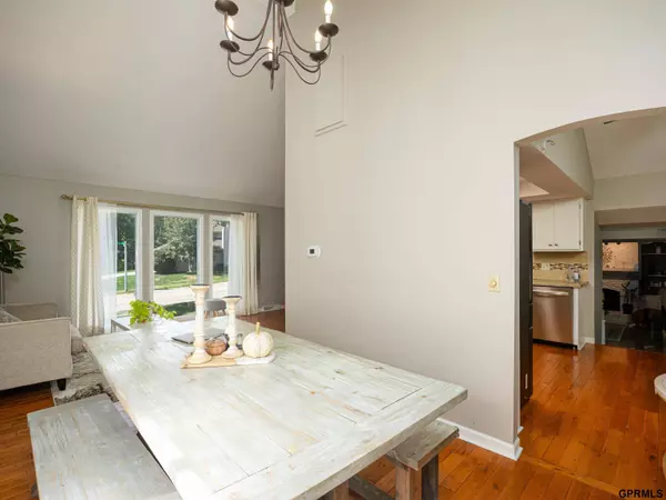 1823 S 155 Avenue, Omaha, NE 68144