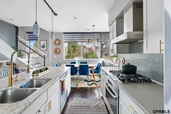 1236 S 10 Street, Omaha, NE 68108