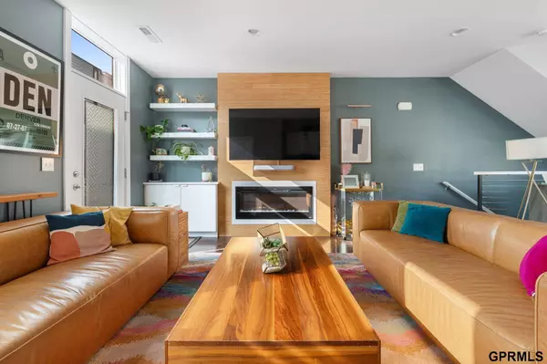 1236 S 10 Street, Omaha, NE 68108