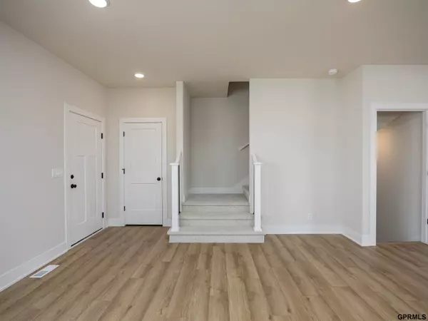 11052 S 216 Avenue, Gretna, NE 68028