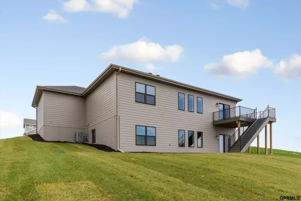 10901 N 161 Street, Bennington, NE 68007