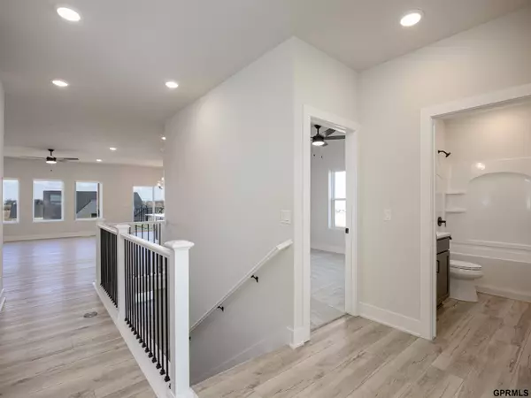 11666 S 124 Avenue, Papillion, NE 68046