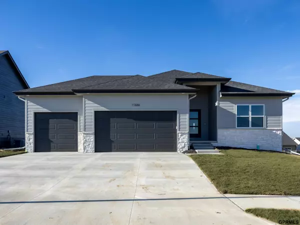 11666 S 124 Avenue, Papillion, NE 68046