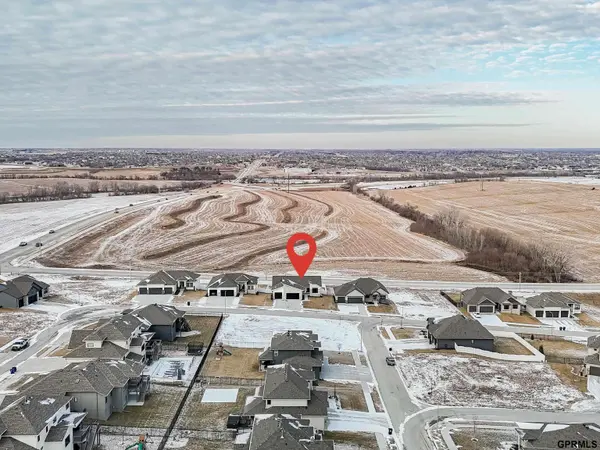 19108 Pinehurst Avenue, Omaha, NE 68136