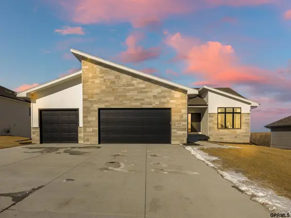 19108 Pinehurst Avenue, Omaha, NE 68136