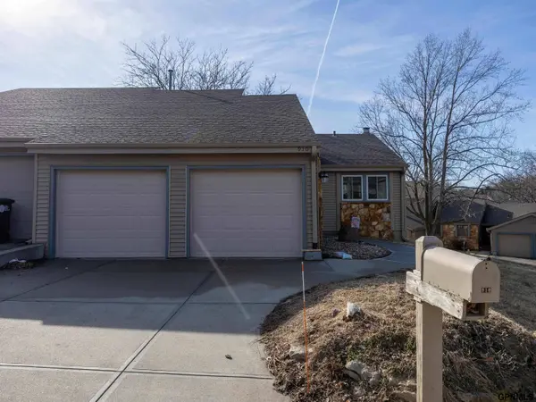 910 S 153 Court, Omaha, NE 68154
