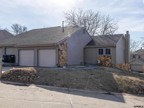 910 S 153 Court, Omaha, NE 68154