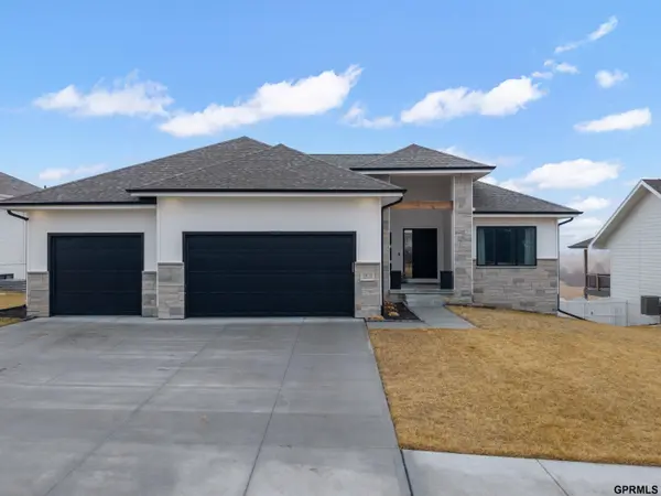 19112 Pinehurst Avenue, Omaha, NE 68136