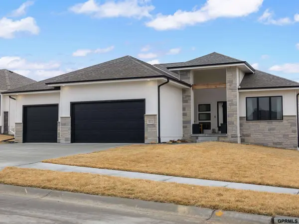 19112 Pinehurst Avenue, Omaha, NE 68136
