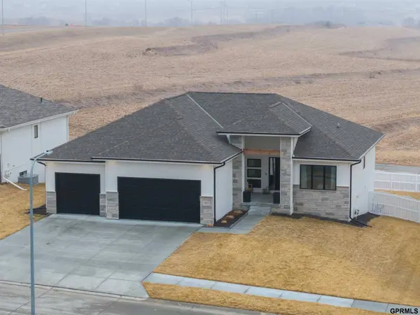 19112 Pinehurst Avenue, Omaha, NE 68136