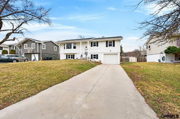 6219 N 66 Street, Omaha, NE 68104