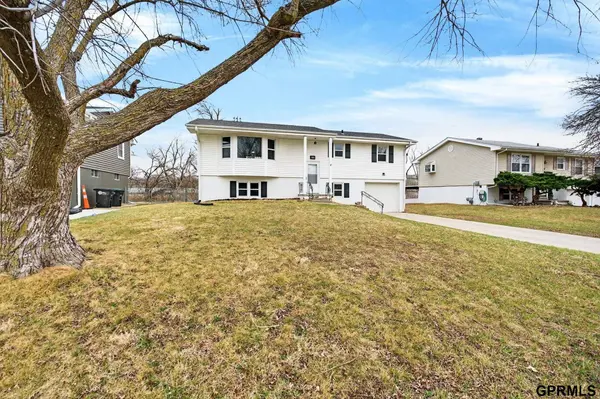 6219 N 66 Street, Omaha, NE 68104