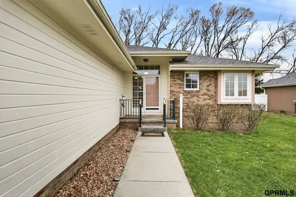 602 Castle Pine Drive, Papillion, NE 68133