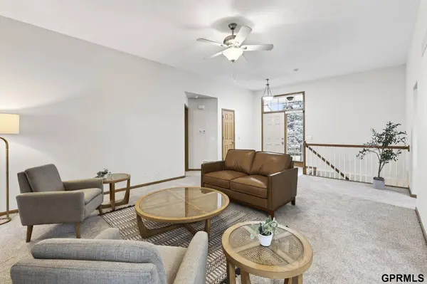602 Castle Pine Drive, Papillion, NE 68133