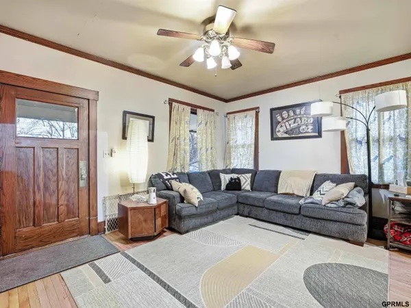 2334 S 31 Street, Omaha, NE 68105