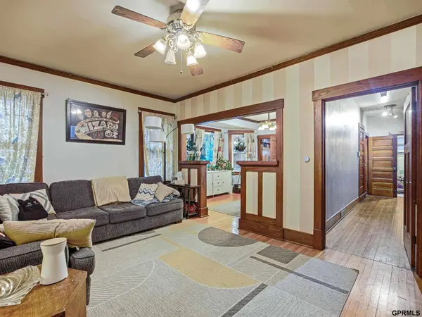 2334 S 31 Street, Omaha, NE 68105