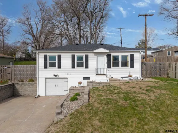 7352 S 72 AVE, Omaha, NE 68128