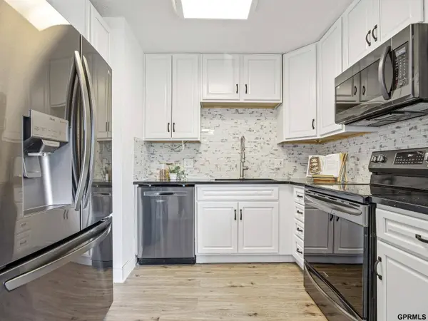 3302 Granada PKWY, Bellevue, NE 68123