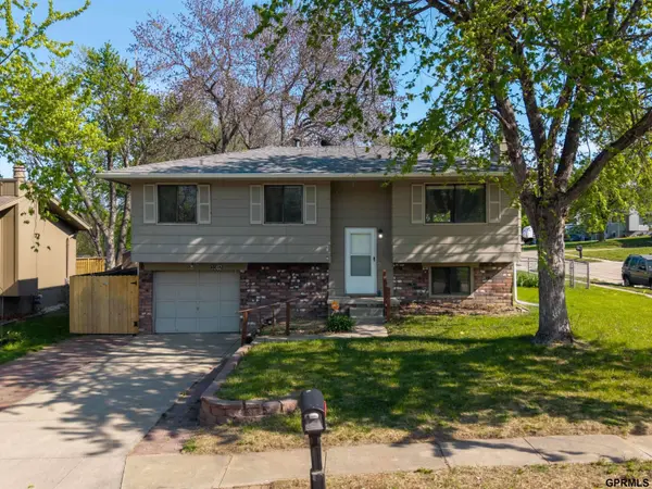 3302 Granada PKWY, Bellevue, NE 68123